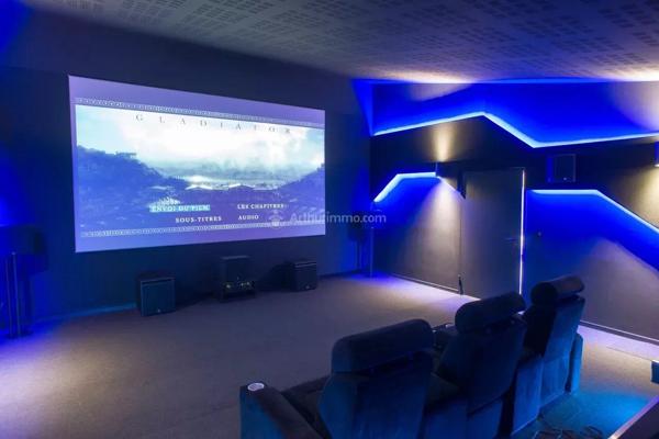 Vente                                                      Loft
                        
                     10 pièces                      394 m2                     à Saint-Fargeau-Ponthierry