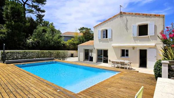 Le Parc… Deux maisons… Une habitation …