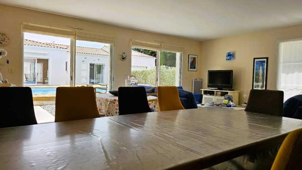 Le Parc… Deux maisons… Une habitation …
