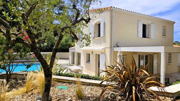 Le Parc… Deux maisons… Une habitation …