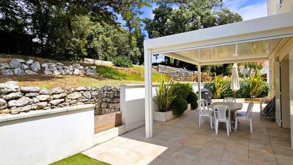 Le Parc… Deux maisons… Une habitation …