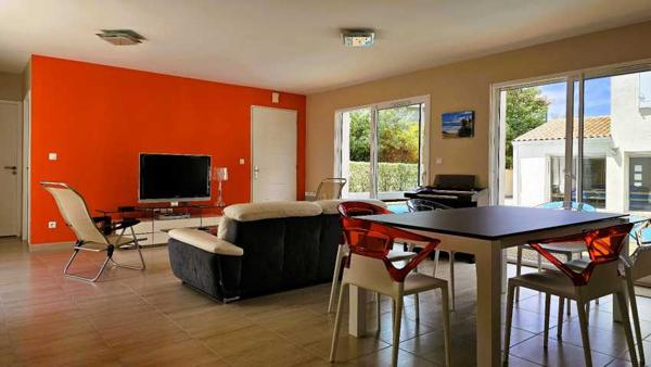 Le Parc… Deux maisons… Une habitation …