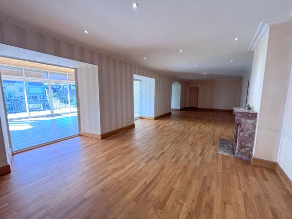 Appartement Chateau Gontier Sur Mayenne 5 pièce(s) 180 m2