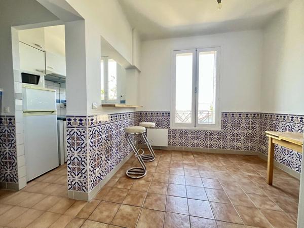Vente                                                      Appartement
                        
                     2 pièces                      24 m2                     à Cachan