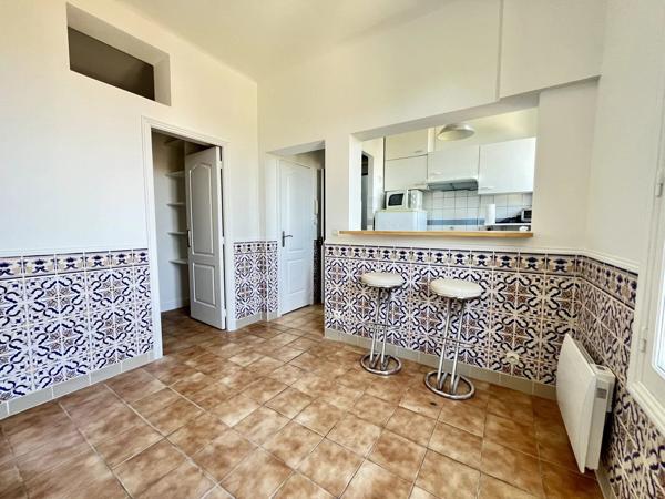 Vente                                                      Appartement
                        
                     2 pièces                      24 m2                     à Cachan