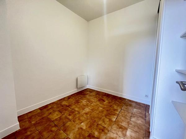 Vente                                                      Appartement
                        
                     2 pièces                      24 m2                     à Cachan