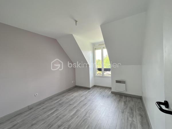 EN EXCLUSIVITÉ 

A ANGERVILLE, au cœur d'un quartier calme et rechercher, venez découvrir cette belle maison familiale 7 pièces de 150m² au sol environ, comprenant:

Au rez-de-chaussée:
- Un salon avec poêle à bois 
- Une salle à manger 
- Une cuisine aménagée 
- Une chambre 
- Un WC 

A l'étage, 
- Un palier
- 3 chambres 
- Une salle de bains 
- Une suite parentale avec salle d'eau 

 Le tout sur un terrain clos de 740m² avec une belle terrasse qui vous permettra de profiter de beaux moments en famille.

Un garage et deux places de parking viennent complété le bien.

Ce bien lumineux et traversant se situe proche de toutes les commodités (commerces, supermarchés, écoles, gare et centre ville) saura vous séduire.
Certaines nécessiteront un rafraîchissement! 

VENEZ VISITER SANS TARDER! COUP DE CŒUR ASSURÉ 
 Contactez-moi vite!