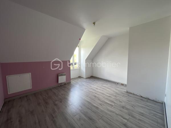 EN EXCLUSIVITÉ 

A ANGERVILLE, au cœur d'un quartier calme et rechercher, venez découvrir cette belle maison familiale 7 pièces de 150m² au sol environ, comprenant:

Au rez-de-chaussée:
- Un salon avec poêle à bois 
- Une salle à manger 
- Une cuisine aménagée 
- Une chambre 
- Un WC 

A l'étage, 
- Un palier
- 3 chambres 
- Une salle de bains 
- Une suite parentale avec salle d'eau 

 Le tout sur un terrain clos de 740m² avec une belle terrasse qui vous permettra de profiter de beaux moments en famille.

Un garage et deux places de parking viennent complété le bien.

Ce bien lumineux et traversant se situe proche de toutes les commodités (commerces, supermarchés, écoles, gare et centre ville) saura vous séduire.
Certaines nécessiteront un rafraîchissement! 

VENEZ VISITER SANS TARDER! COUP DE CŒUR ASSURÉ 
 Contactez-moi vite!