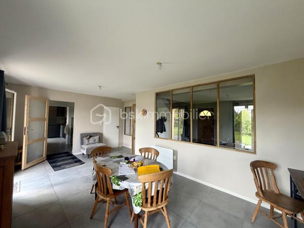 EN EXCLUSIVITÉ 

A ANGERVILLE, au cœur d'un quartier calme et rechercher, venez découvrir cette belle maison familiale 7 pièces de 150m² au sol environ, comprenant:

Au rez-de-chaussée:
- Un salon avec poêle à bois 
- Une salle à manger 
- Une cuisine aménagée 
- Une chambre 
- Un WC 

A l'étage, 
- Un palier
- 3 chambres 
- Une salle de bains 
- Une suite parentale avec salle d'eau 

 Le tout sur un terrain clos de 740m² avec une belle terrasse qui vous permettra de profiter de beaux moments en famille.

Un garage et deux places de parking viennent complété le bien.

Ce bien lumineux et traversant se situe proche de toutes les commodités (commerces, supermarchés, écoles, gare et centre ville) saura vous séduire.
Certaines nécessiteront un rafraîchissement! 

VENEZ VISITER SANS TARDER! COUP DE CŒUR ASSURÉ 
 Contactez-moi vite!