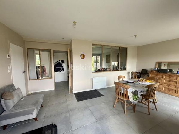 EN EXCLUSIVITÉ 

A ANGERVILLE, au cœur d'un quartier calme et rechercher, venez découvrir cette belle maison familiale 7 pièces de 150m² au sol environ, comprenant:

Au rez-de-chaussée:
- Un salon avec poêle à bois 
- Une salle à manger 
- Une cuisine aménagée 
- Une chambre 
- Un WC 

A l'étage, 
- Un palier
- 3 chambres 
- Une salle de bains 
- Une suite parentale avec salle d'eau 

 Le tout sur un terrain clos de 740m² avec une belle terrasse qui vous permettra de profiter de beaux moments en famille.

Un garage et deux places de parking viennent complété le bien.

Ce bien lumineux et traversant se situe proche de toutes les commodités (commerces, supermarchés, écoles, gare et centre ville) saura vous séduire.
Certaines nécessiteront un rafraîchissement! 

VENEZ VISITER SANS TARDER! COUP DE CŒUR ASSURÉ 
 Contactez-moi vite!