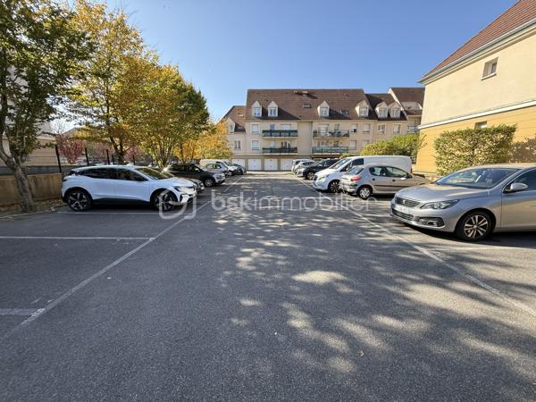Situé dans la ville de Lieusaint, au sein d'une copropriété fermée, sécurisée et très calme, proche de toutes commodités (transports, écoles, commerces...)

Venez découvrir ce charmant appartement de type F3 mesurant 61m2 situé au 1er étage sur 3, il se compose d'une entrée desservant un salon de 19m2 avec cuisine ouverte de 6m2 donnant sur un grand balcon de 8m2.
Un couloir vous guidera vers deux chambres de 9,5m2 et 10m2, une salle de bains et un WC séparé.

Deux places de parking viennent compléter le bien, une au sous-sol et une à l'extérieur.

Charges de copropriétés : 150€/mois (entretient des parties communes et eau froide)
Taxe foncière : 1100€

Bonus :
- Double vitrage PVC
- Fibre
- Carré Sénart à 5min en voiture
- Centre ville, commerces, boulangerie, restaurants, banques à 5min
- Gare Lieusaint - Moissy Cramayel 15min
- A5 et N104 à 5min 
- Ecoles maternelle, primaire et collège à 5min
- Lycée 15min
- IUT de Sénart 10min
- Golf de Saint Pierre du Perray à 10min en voiture

Disponible 7jrs/7 n'hésitez pas à me contacter pour plus d'informations et organiser une visite.

VIDÉO DISPONIBLE SUR DEMANDE