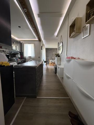 Situé dans la ville de Lieusaint, au sein d'une copropriété fermée, sécurisée et très calme, proche de toutes commodités (transports, écoles, commerces...)

Venez découvrir ce charmant appartement de type F3 mesurant 61m2 situé au 1er étage sur 3, il se compose d'une entrée desservant un salon de 19m2 avec cuisine ouverte de 6m2 donnant sur un grand balcon de 8m2.
Un couloir vous guidera vers deux chambres de 9,5m2 et 10m2, une salle de bains et un WC séparé.

Deux places de parking viennent compléter le bien, une au sous-sol et une à l'extérieur.

Charges de copropriétés : 150€/mois (entretient des parties communes et eau froide)
Taxe foncière : 1100€

Bonus :
- Double vitrage PVC
- Fibre
- Carré Sénart à 5min en voiture
- Centre ville, commerces, boulangerie, restaurants, banques à 5min
- Gare Lieusaint - Moissy Cramayel 15min
- A5 et N104 à 5min 
- Ecoles maternelle, primaire et collège à 5min
- Lycée 15min
- IUT de Sénart 10min
- Golf de Saint Pierre du Perray à 10min en voiture

Disponible 7jrs/7 n'hésitez pas à me contacter pour plus d'informations et organiser une visite.

VIDÉO DISPONIBLE SUR DEMANDE