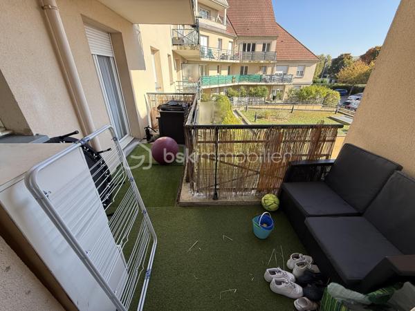 Situé dans la ville de Lieusaint, au sein d'une copropriété fermée, sécurisée et très calme, proche de toutes commodités (transports, écoles, commerces...)

Venez découvrir ce charmant appartement de type F3 mesurant 61m2 situé au 1er étage sur 3, il se compose d'une entrée desservant un salon de 19m2 avec cuisine ouverte de 6m2 donnant sur un grand balcon de 8m2.
Un couloir vous guidera vers deux chambres de 9,5m2 et 10m2, une salle de bains et un WC séparé.

Deux places de parking viennent compléter le bien, une au sous-sol et une à l'extérieur.

Charges de copropriétés : 150€/mois (entretient des parties communes et eau froide)
Taxe foncière : 1100€

Bonus :
- Double vitrage PVC
- Fibre
- Carré Sénart à 5min en voiture
- Centre ville, commerces, boulangerie, restaurants, banques à 5min
- Gare Lieusaint - Moissy Cramayel 15min
- A5 et N104 à 5min 
- Ecoles maternelle, primaire et collège à 5min
- Lycée 15min
- IUT de Sénart 10min
- Golf de Saint Pierre du Perray à 10min en voiture

Disponible 7jrs/7 n'hésitez pas à me contacter pour plus d'informations et organiser une visite.

VIDÉO DISPONIBLE SUR DEMANDE