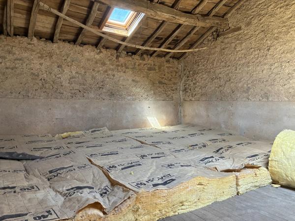 Grande maison de caractère avec dépendances et terrain à Lathus