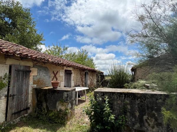 Grande maison de caractère avec dépendances et terrain à Lathus