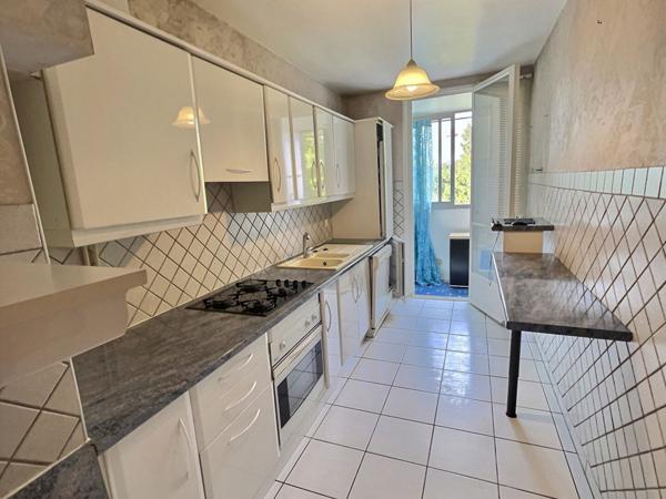 Appartement 4 pièce(s) 75 m2 avec loggia