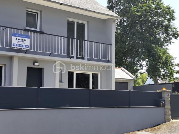 A vendre Maison bord de mer 200m de la Plage dans un endroit très tranquille.
Cette maison de 100m2 proche de la mer a été entièrement rénovée avec de bon matériaux, très bonne isolation, triple vitrage, poêle à granulés, portail électrique de bonne marque.
En bas une grande pièce de vie avec salon, salle à manger, cuisine équipée et aménagée donnant sur une terrasse plein sud (solarium).
Un très grand garage (90m2) pouvant être aménagé par la suite, une place de parking..
A l'étage, 3 chambres dont une en cours de travaux, douche italienne, wc.
Vous pouvez descendre à la plage (200m) ou profiter de  la jolie petite commune avec ses commerces, boucher, boulanger, bar, presse, restaurants, pharmacie, cabinet médical, bus proches.
Endroit très calme, dans une commune pleine de charme, situé dans une impasse.
Entièrement rénovée (triple vitrage, isolation aux normes, poêle à granulés, portail électrique, électricité refaite)
Si vous recherchez sur le secteur de Saint-Laurent de la mer, n'hésitez pas à me contacter.
Hervé Lorans 0610586227