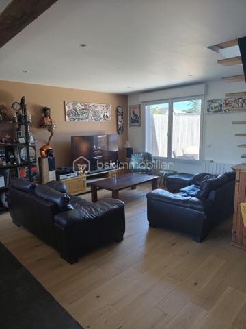 A vendre Maison bord de mer 200m de la Plage dans un endroit très tranquille.
Cette maison de 100m2 proche de la mer a été entièrement rénovée avec de bon matériaux, très bonne isolation, triple vitrage, poêle à granulés, portail électrique de bonne marque.
En bas une grande pièce de vie avec salon, salle à manger, cuisine équipée et aménagée donnant sur une terrasse plein sud (solarium).
Un très grand garage (90m2) pouvant être aménagé par la suite, une place de parking..
A l'étage, 3 chambres dont une en cours de travaux, douche italienne, wc.
Vous pouvez descendre à la plage (200m) ou profiter de  la jolie petite commune avec ses commerces, boucher, boulanger, bar, presse, restaurants, pharmacie, cabinet médical, bus proches.
Endroit très calme, dans une commune pleine de charme, situé dans une impasse.
Entièrement rénovée (triple vitrage, isolation aux normes, poêle à granulés, portail électrique, électricité refaite)
Si vous recherchez sur le secteur de Saint-Laurent de la mer, n'hésitez pas à me contacter.
Hervé Lorans 0610586227