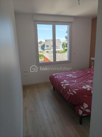 A vendre Maison bord de mer 200m de la Plage dans un endroit très tranquille.
Cette maison de 100m2 proche de la mer a été entièrement rénovée avec de bon matériaux, très bonne isolation, triple vitrage, poêle à granulés, portail électrique de bonne marque.
En bas une grande pièce de vie avec salon, salle à manger, cuisine équipée et aménagée donnant sur une terrasse plein sud (solarium).
Un très grand garage (90m2) pouvant être aménagé par la suite, une place de parking..
A l'étage, 3 chambres dont une en cours de travaux, douche italienne, wc.
Vous pouvez descendre à la plage (200m) ou profiter de  la jolie petite commune avec ses commerces, boucher, boulanger, bar, presse, restaurants, pharmacie, cabinet médical, bus proches.
Endroit très calme, dans une commune pleine de charme, situé dans une impasse.
Entièrement rénovée (triple vitrage, isolation aux normes, poêle à granulés, portail électrique, électricité refaite)
Si vous recherchez sur le secteur de Saint-Laurent de la mer, n'hésitez pas à me contacter.
Hervé Lorans 0610586227