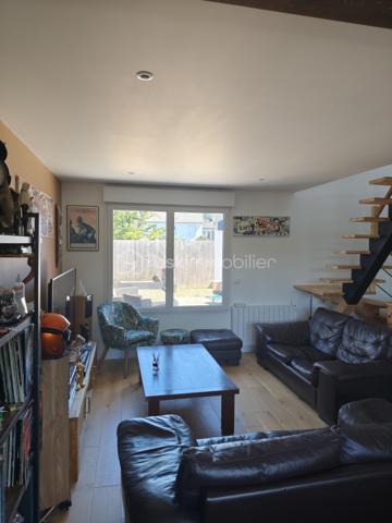 A vendre Maison bord de mer 200m de la Plage dans un endroit très tranquille.
Cette maison de 100m2 proche de la mer a été entièrement rénovée avec de bon matériaux, très bonne isolation, triple vitrage, poêle à granulés, portail électrique de bonne marque.
En bas une grande pièce de vie avec salon, salle à manger, cuisine équipée et aménagée donnant sur une terrasse plein sud (solarium).
Un très grand garage (90m2) pouvant être aménagé par la suite, une place de parking..
A l'étage, 3 chambres dont une en cours de travaux, douche italienne, wc.
Vous pouvez descendre à la plage (200m) ou profiter de  la jolie petite commune avec ses commerces, boucher, boulanger, bar, presse, restaurants, pharmacie, cabinet médical, bus proches.
Endroit très calme, dans une commune pleine de charme, situé dans une impasse.
Entièrement rénovée (triple vitrage, isolation aux normes, poêle à granulés, portail électrique, électricité refaite)
Si vous recherchez sur le secteur de Saint-Laurent de la mer, n'hésitez pas à me contacter.
Hervé Lorans 0610586227