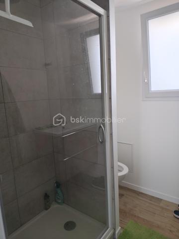 A vendre Maison bord de mer 200m de la Plage dans un endroit très tranquille.
Cette maison de 100m2 proche de la mer a été entièrement rénovée avec de bon matériaux, très bonne isolation, triple vitrage, poêle à granulés, portail électrique de bonne marque.
En bas une grande pièce de vie avec salon, salle à manger, cuisine équipée et aménagée donnant sur une terrasse plein sud (solarium).
Un très grand garage (90m2) pouvant être aménagé par la suite, une place de parking..
A l'étage, 3 chambres dont une en cours de travaux, douche italienne, wc.
Vous pouvez descendre à la plage (200m) ou profiter de  la jolie petite commune avec ses commerces, boucher, boulanger, bar, presse, restaurants, pharmacie, cabinet médical, bus proches.
Endroit très calme, dans une commune pleine de charme, situé dans une impasse.
Entièrement rénovée (triple vitrage, isolation aux normes, poêle à granulés, portail électrique, électricité refaite)
Si vous recherchez sur le secteur de Saint-Laurent de la mer, n'hésitez pas à me contacter.
Hervé Lorans 0610586227