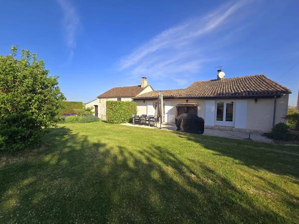 Élégante demeure en pierre avec maison d’amis et vues panoramiques à proximité d’Eymet