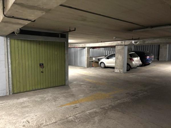 Location / Garage / Parking