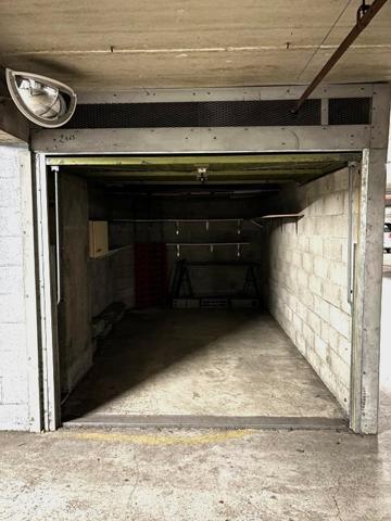 Location / Garage / Parking