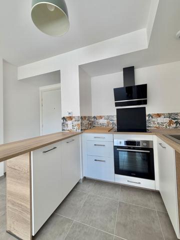 SAINT REMY DE PROVENCE - APPARTEMENT MEUBLE NEUF - TERRASSE - PARKING