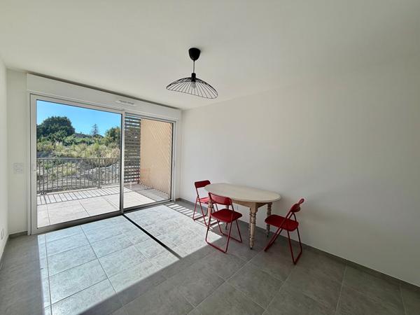 SAINT REMY DE PROVENCE - APPARTEMENT MEUBLE NEUF - TERRASSE - PARKING