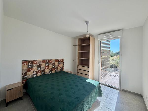 SAINT REMY DE PROVENCE - APPARTEMENT MEUBLE NEUF - TERRASSE - PARKING