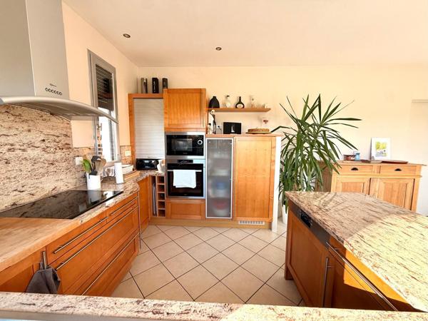 Villa de 125 m2 - 4 chambres de plain pied sur 3000 m2 de terrain arboré - Calme absolu