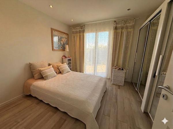 Villa de 125 m2 - 4 chambres de plain pied sur 3000 m2 de terrain arboré - Calme absolu