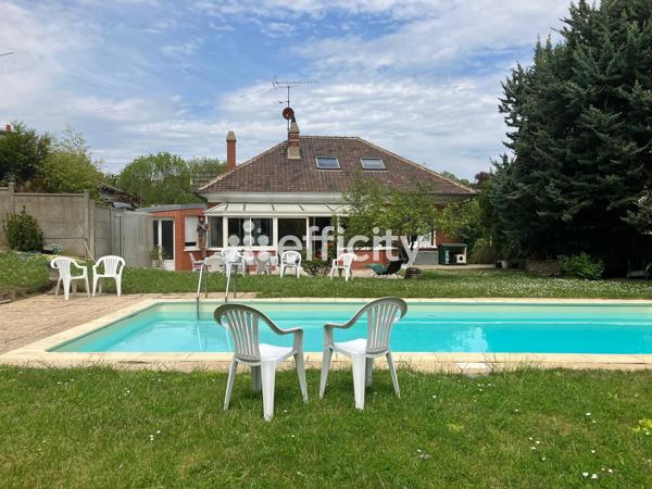 Maison
         8 pièces
        - 190 m² Bien prestige 925 000 € *