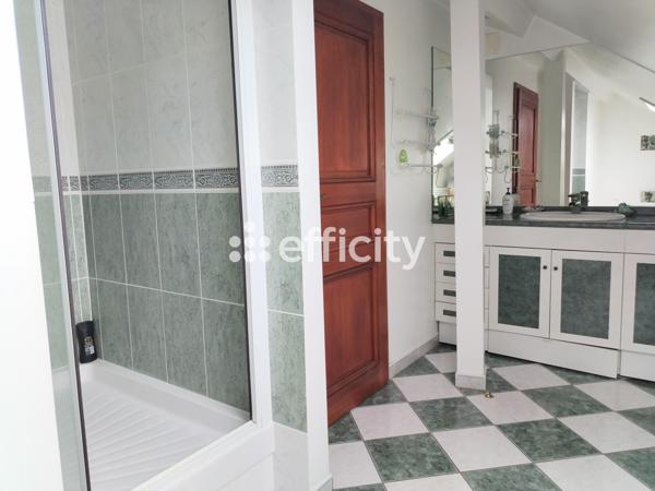 Maison
         8 pièces
        - 190 m² Bien prestige 925 000 € *