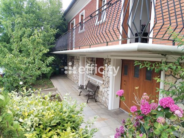 Maison
         8 pièces
        - 190 m² Bien prestige 925 000 € *