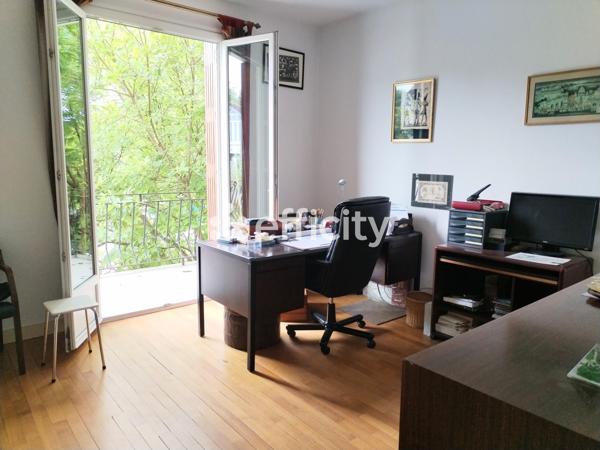 Maison
         8 pièces
        - 190 m² Bien prestige 925 000 € *