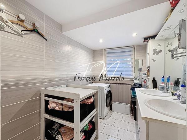 Maison de ville 3 chambres + 1 Bureau