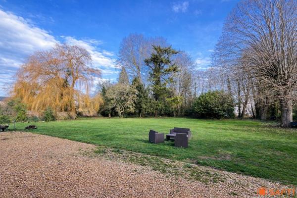 Maison familiale au vert avec parc et rivière