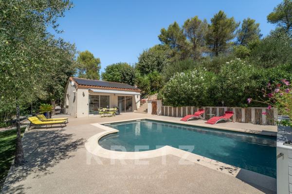 Maison rénovée de 278m2 avec dépendances et piscine dans un écrin de verdure de 3000m2