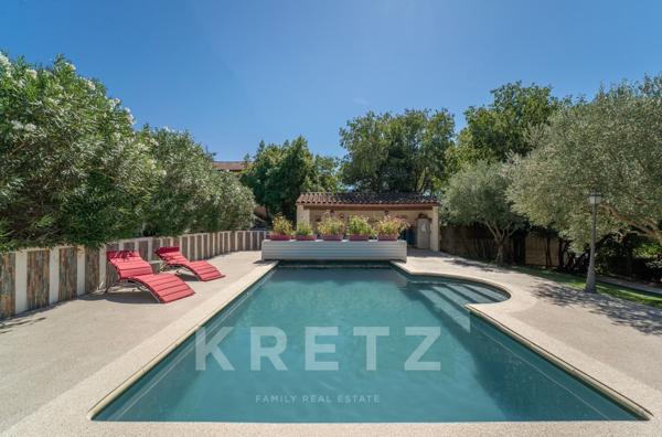 Maison rénovée de 278m2 avec dépendances et piscine dans un écrin de verdure de 3000m2