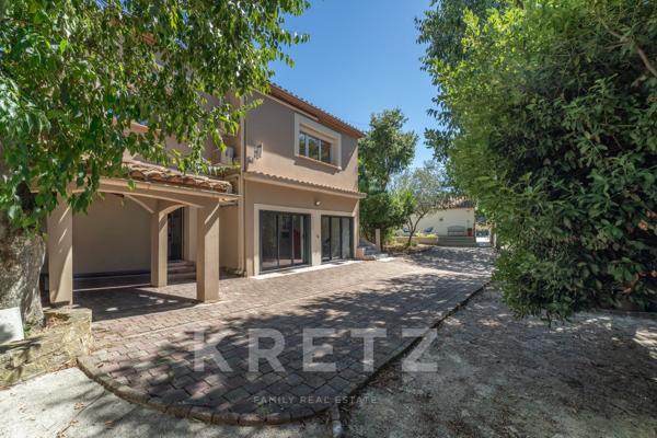 Maison rénovée de 278m2 avec dépendances et piscine dans un écrin de verdure de 3000m2
