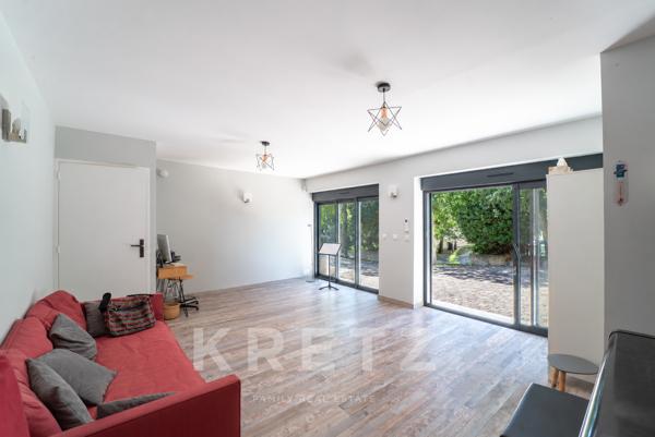 Maison rénovée de 278m2 avec dépendances et piscine dans un écrin de verdure de 3000m2