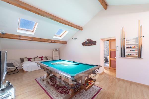 Maison rénovée de 278m2 avec dépendances et piscine dans un écrin de verdure de 3000m2