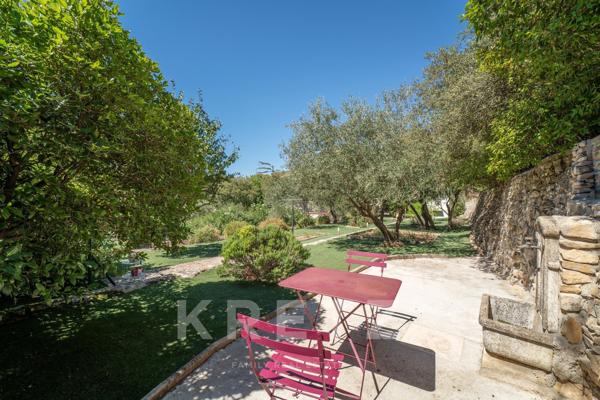 Maison rénovée de 278m2 avec dépendances et piscine dans un écrin de verdure de 3000m2