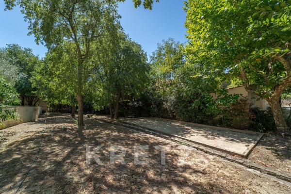 Maison rénovée de 278m2 avec dépendances et piscine dans un écrin de verdure de 3000m2