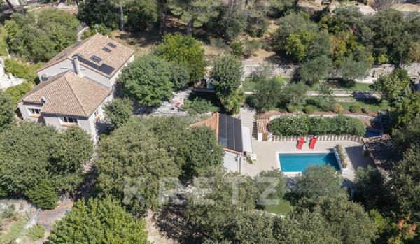 Maison rénovée de 278m2 avec dépendances et piscine dans un écrin de verdure de 3000m2