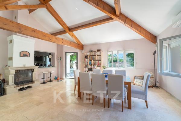 Maison rénovée de 278m2 avec dépendances et piscine dans un écrin de verdure de 3000m2