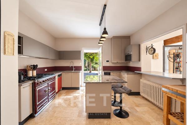 Maison rénovée de 278m2 avec dépendances et piscine dans un écrin de verdure de 3000m2