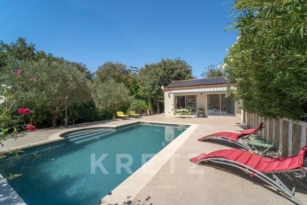 Maison rénovée de 278m2 avec dépendances et piscine dans un écrin de verdure de 3000m2